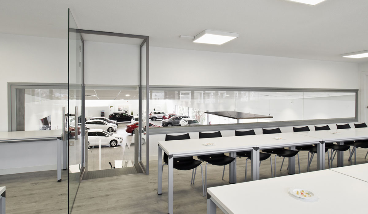 detalle-obra-terminada-sala-reuniones-comerciales-concesionario-coches