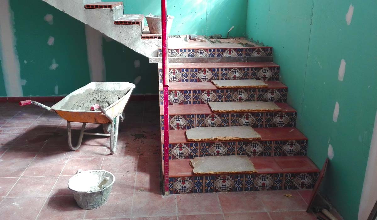 reformando-escalera-en-concesionario