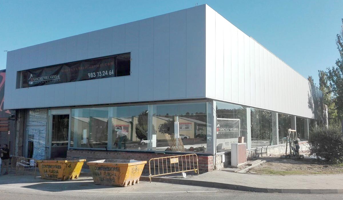 terminando-fachada-reforma-concesionario-Talleres-y-Gruas-Avila-Valladolid